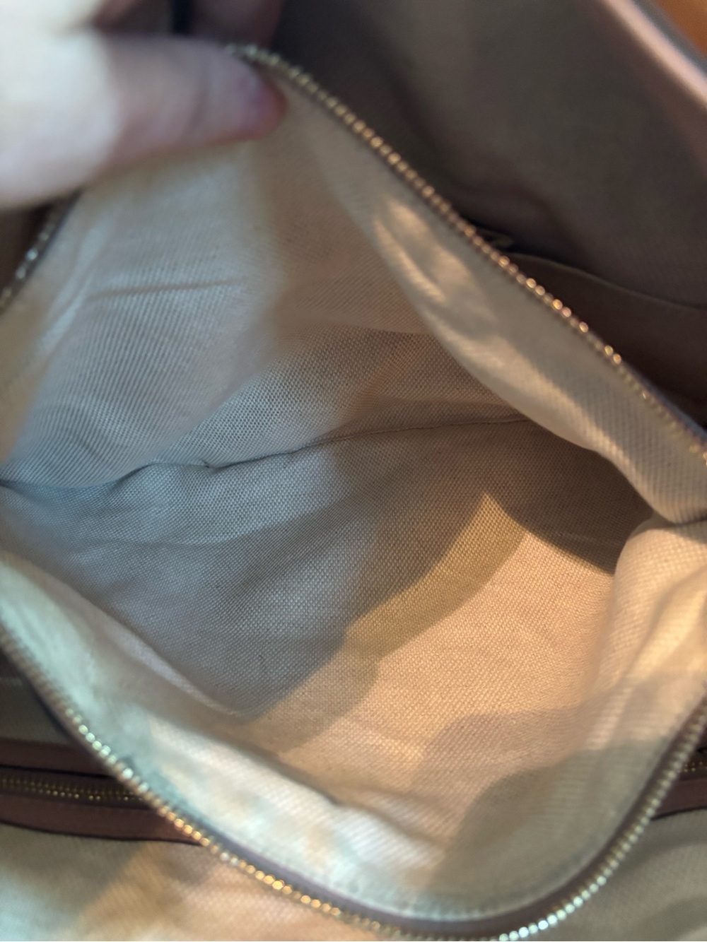 Authentic Gucci Soho Working Tote - Beige Patent Leather - Good Condition - Picture 9 of 15